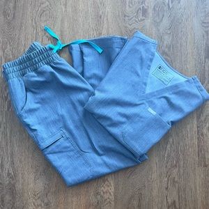 FIGS M Graphite Scrub Set